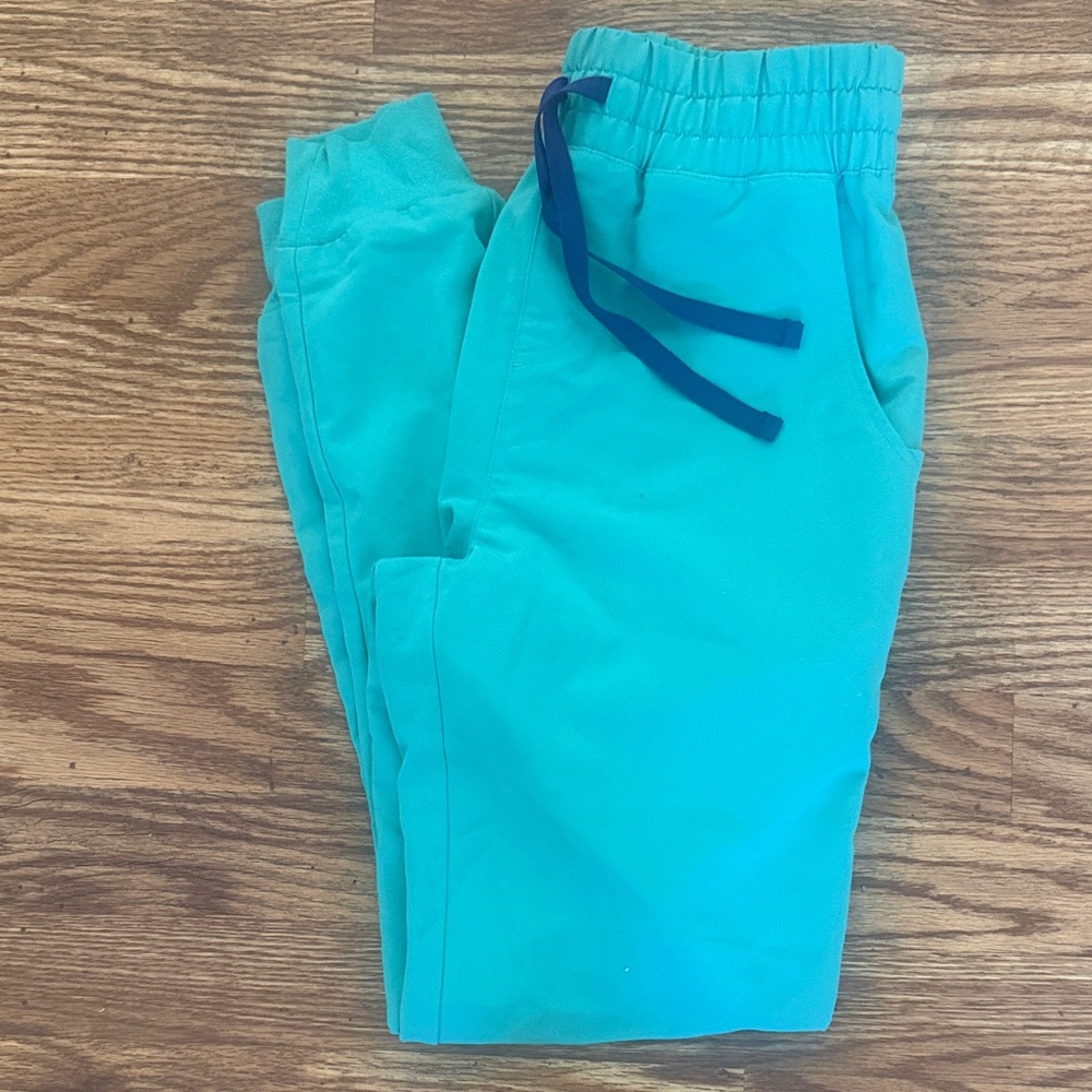 FIGS Surgical Green jogger scrub pants